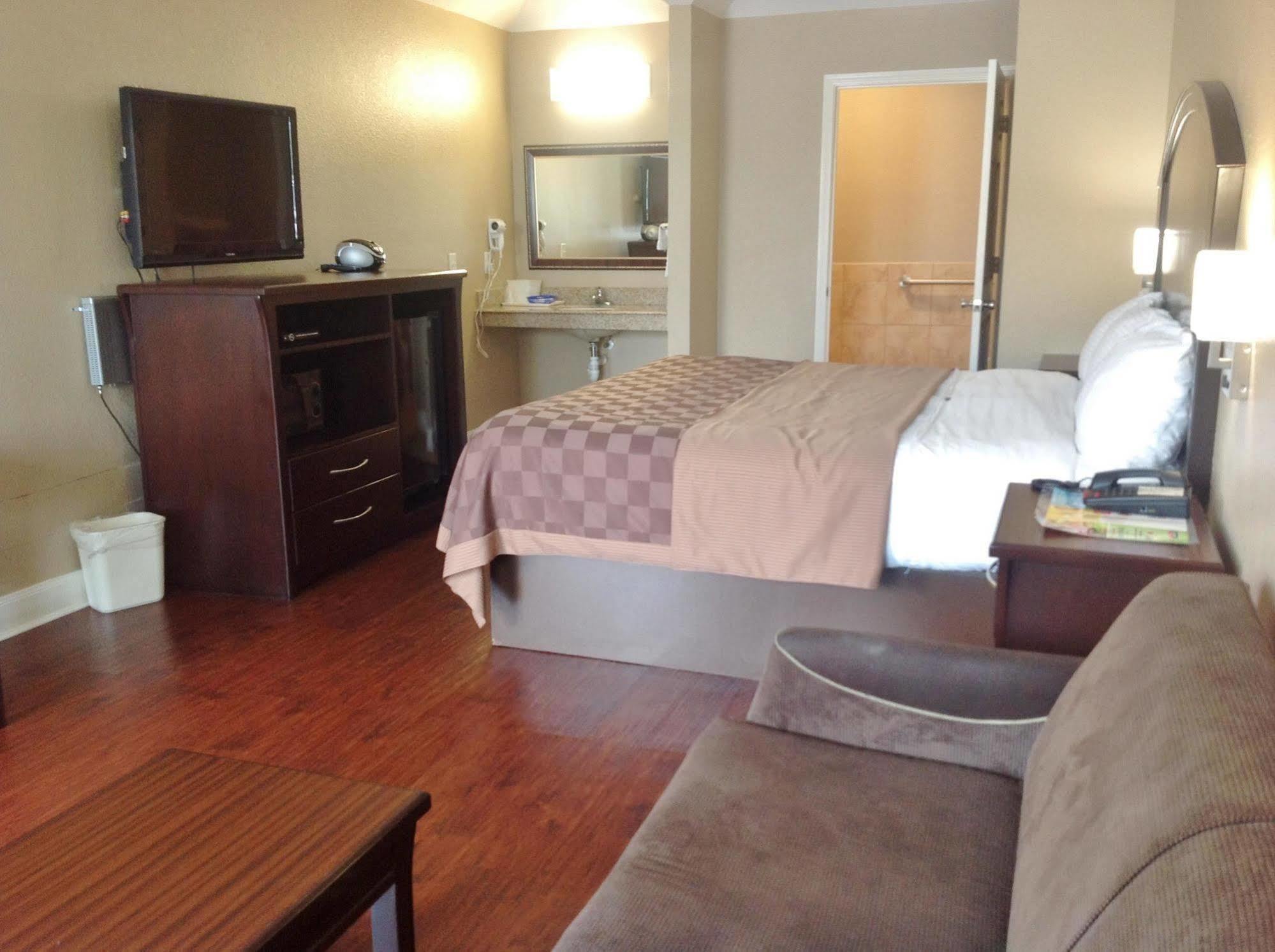 Americas Best Value Inn And Suites Houston / Tomball Parkway Екстериор снимка
